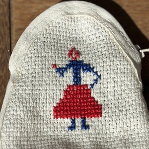 Kézzel hímzett népi palóc pénztárca, mini tartó, aprótartó - Meska.hu