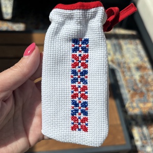 Kézzel hímzett, egyedi kis zsákocska palóc mintával - táska & tok - pénztárca & más tok - dohánytasak & szütyő - Meska.hu