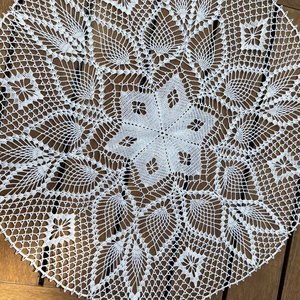 Kézzel horgolt csipke asztaldísz � virágmintás, kerek terítő (57 cm) - Meska.hu