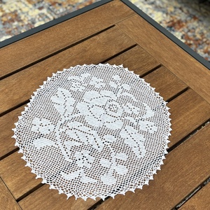 Kézzel horgolt csipke asztaldísz � virágmintás, ovális terítő (38 x 36 cm) - otthon & életmód - lakástextil - abrosz, terítő - asztalközép terítő - Meska.hu