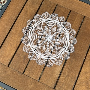 Kézzel horgolt csipke asztaldísz � virágmintás, kerek asztalközép (38 x 38 cm) - otthon & életmód - lakástextil - abrosz, terítő - asztalközép terítő - Meska.hu
