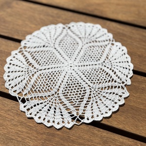 Kézzel horgolt csipke asztaldísz � virágmintás, kerek asztalközép (19 x 19 cm), Otthon & Életmód, Lakástextil, Abrosz, terítő, Asztalközép terítő, Horgolás, MESKA