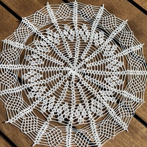 Kézzel horgolt csipke asztaldísz � virágmintás terítő (34 cm) - Meska.hu