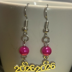 Szilveszteri fülbevaló - 2026-is medállal - Meska.hu