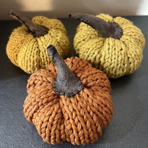 Helloween kötött tök - otthon & életmód - dekoráció - halloween - halloweeni tök és lámpás - Meska.hu