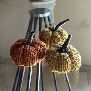 Helloween kötött tök - otthon & életmód - dekoráció - halloween - halloweeni tök és lámpás - Meska.hu