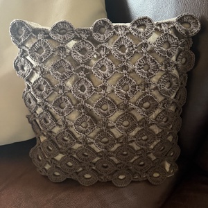 Horgolt körmotívumos párnahuzat minta  részletes leírással és rajzos diagrammal - Meska.hu