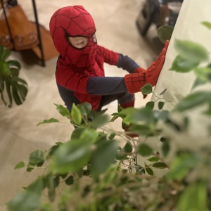 Egyedi, kézzel készített Pókember jelmez � hímzett mintával, horgolt pókkal - upcycling - Meska.hu