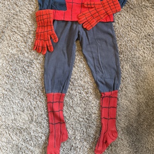 Egyedi, kézzel készített Pókember jelmez � hímzett mintával, horgolt pókkal - upcycling - ruha & divat - jelmez & álarc - jelmez - Meska.hu