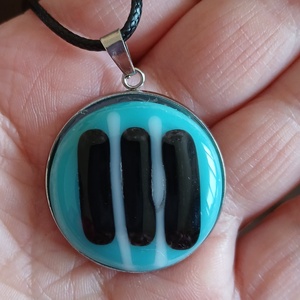 BILLENTYŰK üvegmedál - ékszer - nyaklánc - medál - Meska.hu