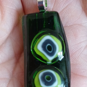 ZÖLD SZEMEK üvegmedál - ékszer - nyaklánc - medál - Meska.hu