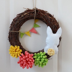 Húsvéti nyuszis koszorú - Vidám tavaszi ajtódísz, Otthon & Életmód, Dekoráció, Húsvéti asztaldíszek, Varrás, Tavaszi koszorút készítettem, melynek fő színei a rózsaszín, világoszöld, citromsárga.
Egy 18 cm át..., MESKA