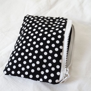 Pöttyös Pénztárca - Kártyatartó - Pöttyös mini neszesszer - Sminktáska - Kozmetikai táska - Fekete/fehér - Telefontartó  - táska & tok - pénztárca & más tok - kártyatartó & irattartó - Meska.hu