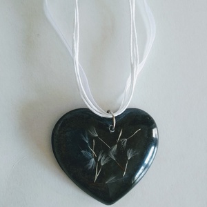 Pitypangos műgyanta nyaklánc szív medállal - pitypang - préselt növény gyantában - gyantaékszer - pitypang bóbitás  - ékszer - nyaklánc - medálos nyaklánc - Meska.hu