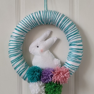 Húsvéti nyuszis ajtódísz - tavaszi koszorú - tartós dísz - üdvözlő - ajtókopogtató - pom-pom-os ajtódísz - otthon & életmód - dekoráció - ajtó- és ablak dekoráció - ajtódísz & kopogtató - Meska.hu