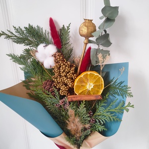 Karácsonyi csokor tujával, termésekkel, szárított növényekkel - Ajándék csokor - Adventi asztaldísz - Különleges csokor - karácsony - karácsonyi lakásdekoráció - karácsonyi lakásdíszek - Meska.hu