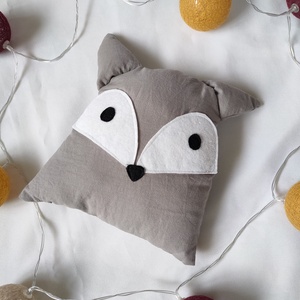 Ezüst róka párna - szürke róka figura -  Rókás díszpárna - farkas figura - Textil figura - Textil játék - Meska.hu