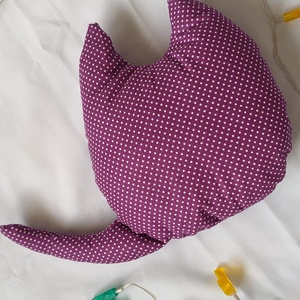 Lila pöttyös cica párna - Cica Figura - Cicás díszpárna - Textil játék - Macska Textil figura - otthon & életmód - lakástextil - párna & párnahuzat - díszpárna (belsővel együtt) - Meska.hu