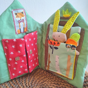 Öltöztethető nyuszi házzal - Húsvéti nyuszi háza - Nyuszi ház kiegészítőkkel - Nyuszis játszóház - húsvéti csendeskönyv - Meska.hu