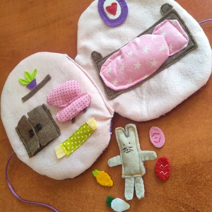 Húsvéti nyuszi háza textil könyv - Húsvéti Nyuszis filc játszókönyv - hordozható interaktív filc csendeskönyv  - játék & sport - baba & babaház - babaház - Meska.hu