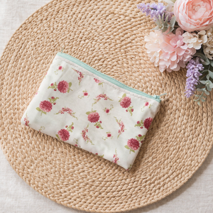Apró Virágos Neszesszer - Pénztárca - Kártyatartó - romantikus neszeszer - virág mintás piperetartó - aprópénz tartó  - Meska.hu