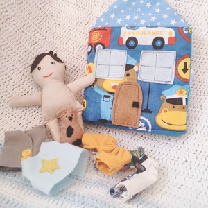 Textil babaház fiú babával, tartozékokkal - interaktív házikó - öltöztethető textil baba ruhákkal, házzal, kutyussal - játék & sport - baba & babaház - babaház - Meska.hu