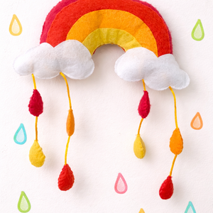 Színes szivárvány esőcseppekkel - Ablakdísz - Függő dísz babaszobába - babaszoba dekoráció  - Meska.hu