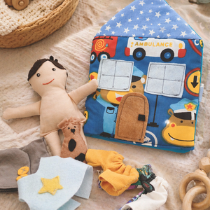 Textil babaház fiú babával, tartozékokkal - interaktív házikó - öltöztethető textil baba ruhákkal, házzal, kutyussal - Meska.hu