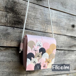 Cicás táska filc anyagból - egyedi ajándék, cica kedvelő, vagány, bevállalós gyerekeknek vagy felnőtteknek - táska & tok - kézitáska & válltáska - válltáska - Meska.hu