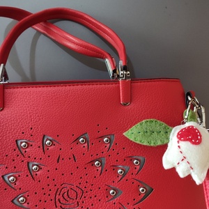 Gyapjúfilc tulipános karabineres kulcstartó - táska & tok - kulcstartó & táskadísz - kulcstartó - Meska.hu