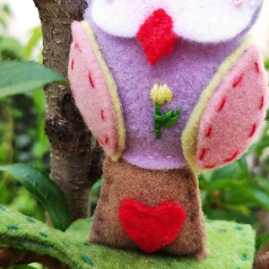 bagoly lányka filcből hímzéssel - otthon & életmód - dekoráció - asztal és polc dekoráció - gravírozott táblák - Meska.hu