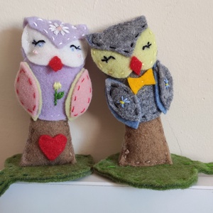 bagoly lányka filcből hímzéssel - otthon & életmód - dekoráció - asztal és polc dekoráció - gravírozott táblák - Meska.hu