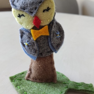 bagolyfiúcska gyapjúfilcből hímzéssel - otthon & életmód - dekoráció - asztal és polc dekoráció - asztaldísz - Meska.hu