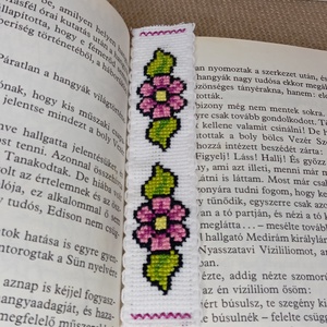 Keresztszemes könyvjelző - könyv & zene - könyvjelző - Meska.hu