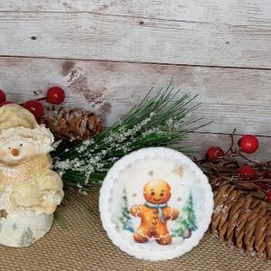 Mézi a havas fák között-hűtőmágnes - karácsony - karácsonyi lakásdekoráció - karácsonyi lakásdíszek - Meska.hu