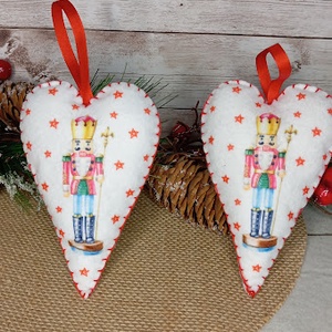 Diótörő-fenyő díszek - Meska.hu