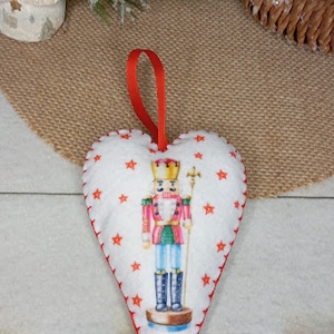 Diótörő-fenyő díszek - karácsony - karácsonyi lakásdekoráció - karácsonyfadíszek - Meska.hu