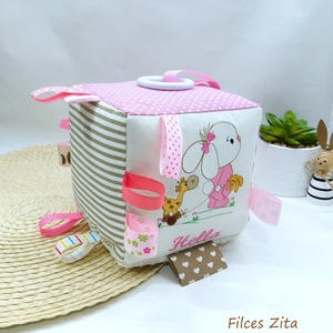 Nyuszis babakocka hímzett névvel - pamut mókakocka csörgővel  - Meska.hu