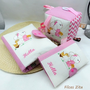 Nyuszis babakocka hímzett névvel - pamut mókakocka csörgővel  - játék & sport - 3 éves kor alattiaknak - babakocka - Meska.hu