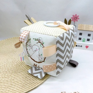 Nyuszis babalátogató ajándékcsomag - babaköszöntő ajándék névhímzéssel - baba - mama - babalátogató ajándékcsomag - Meska.hu