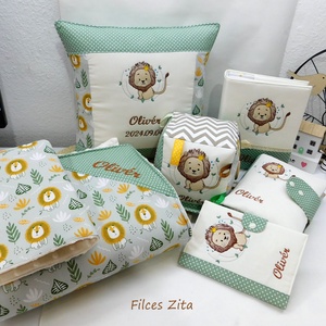 Oroszlános egészségügyi kiskönyv borító -  textil eü borító hímzett névvel  - baba - mama - babaemlékek - egészségügyi kiskönyv borító - Meska.hu