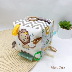 Oroszlános egészségügyi kiskönyv borító -  textil eü borító hímzett névvel  - baba - mama - babaemlékek - egészségügyi kiskönyv borító - Meska.hu