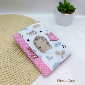 Sünis egészségügyi kiskönyv borító névhímzéssel , Baba - mama, Babaemlékek, Egészségügyi kiskönyv borító, Varrás, Patchwork, foltvarrás, MESKA