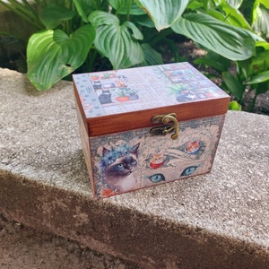 Cicás tároló doboz, Otthon & Életmód, Tárolás & Rendszerezés, Doboz, Decoupage, transzfer és szalvétatechnika, MESKA