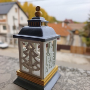 Kézzel festett kerámia karácsonyi lámpás ezüst és arany részletekkel, áttört lampion mécsestartó - karácsony - karácsonyi lakásdekoráció - karácsonyi gyertyás asztaldísz - Meska.hu