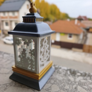 Kézzel festett kerámia karácsonyi lámpás ezüst és arany részletekkel, áttört lampion mécsestartó - karácsony - karácsonyi lakásdekoráció - karácsonyi gyertyás asztaldísz - Meska.hu