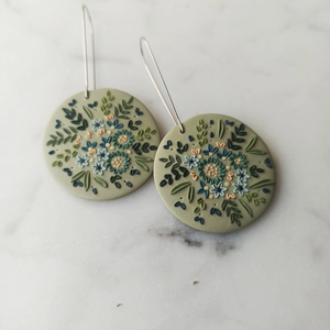 Virágos fülbevaló - ékszer - fülbevaló - lógó fülbevaló - Meska.hu