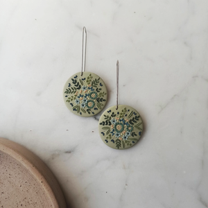 Virágos fülbevaló - ékszer - fülbevaló - lógó fülbevaló - Meska.hu