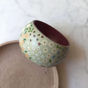 Virágos festett fa karkötő, Ékszer, Karkötő, Karperec, Festett tárgyak, MESKA