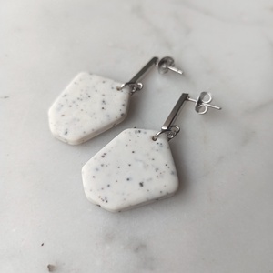 Szögletes bedugós fülbevaló - ékszer - fülbevaló - lógó fülbevaló - Meska.hu